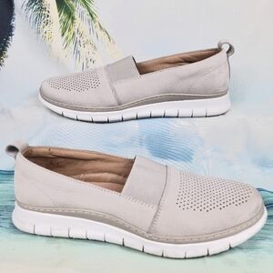 Vionic Women's Light Gray Slip-On Sneakers